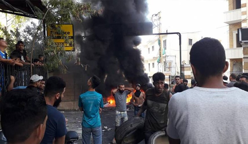 اللاجئون الفلسطينيون يواصلون احتجاجاتهم رفضا لقرار وزير العمل اللبناني