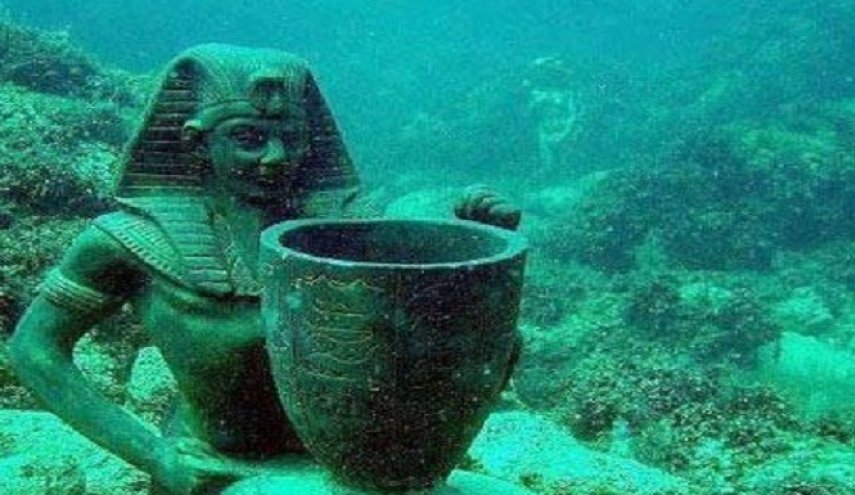 بالصور..إكتشاف كنوز غارقة في قاع البحر بالإسكندرية المصرية

