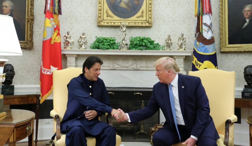 عمران خان يُبدي إستعداده للقاء طالبان               
