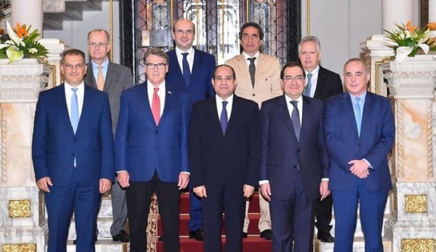 مصر تستضيف اجتماعا بحضور صهیوني وأمريكي 