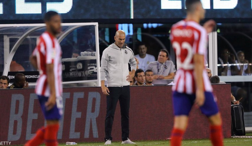 بعد فضيحة الريال أمام أتلتيكو مدريد الجماهير الريالية تطالب بطرد زيدان 