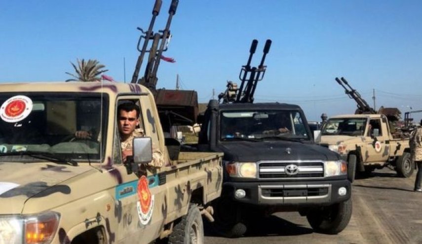 شاهد .. الجيش الليبي يعتقل قياديا داعشيا في درنة 