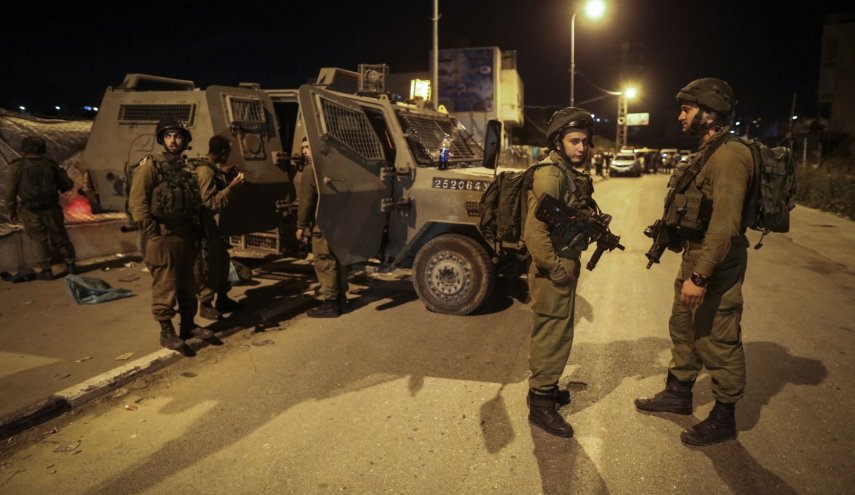 الاحتلال يعتقل 14 فلسطينياً في الضفة