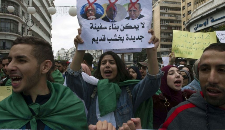 في الأسبوع الـ 24.. الجزائريون ينادون بعصيان مدني
