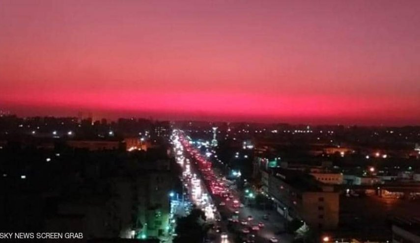 'سماء حمراء' تحير سكان القاهرة .. ما سرها؟