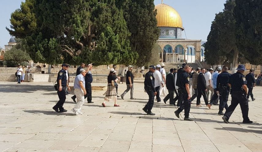 مستوطنون يقتحمون الأقصى ومنظمات إسرائيلية تطالب بإغلاقه بـالعيد