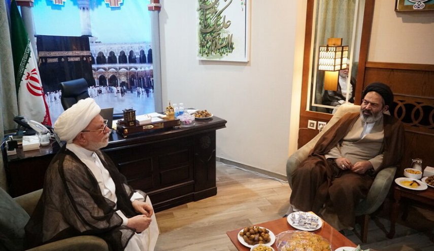 لتؤخذ مصالح الامة الاسلامية بنظر الاعتبار في الحج