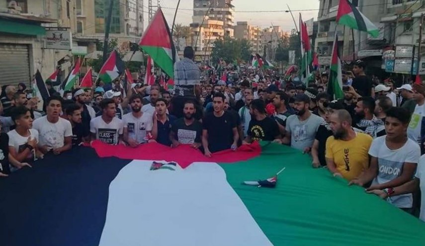 اللاجئون الفلسطينيون يتظاهرون اليوم في مخيمات لبنان 