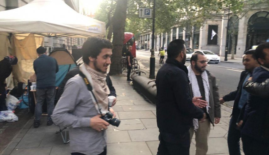 بالصور..احتفالات بمغادرة الشيخ الزكزاكي وزوجته إلى الهند