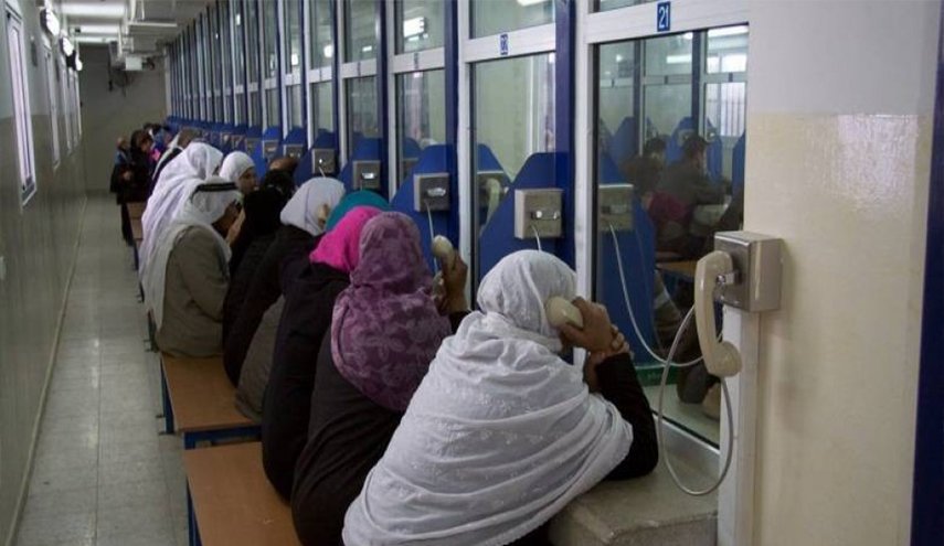 27 من اهالي الاسرى الفلسطينيين يزورون ذويهم في سجن ‘ايشل’