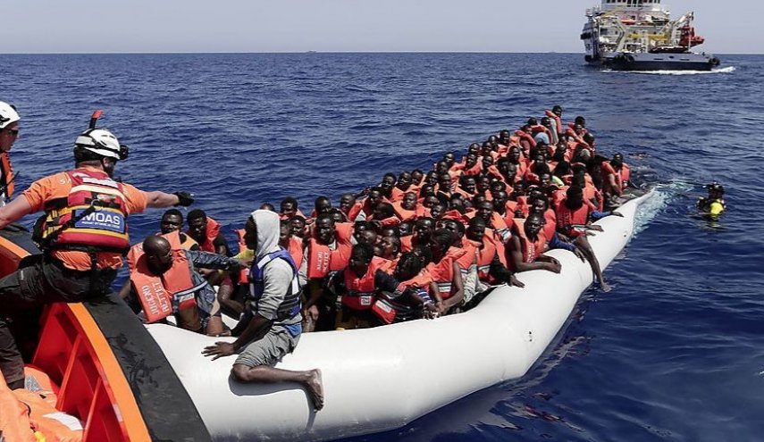 إنقاذ 400 مهاجر قبالة السواحل الليبية
