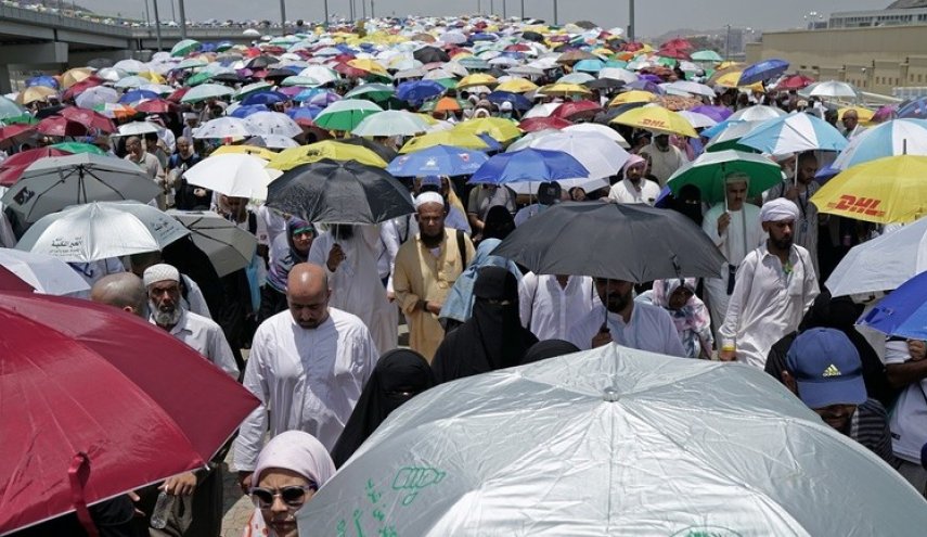 مصر... تعليق رسمي على إعلانات 'العُمرة المجانية'