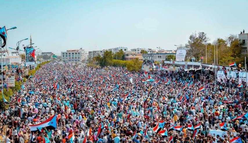 تظاهرات بعدن لدعم المجلس الانتقالي ويطالبون بانفصال الجنوب