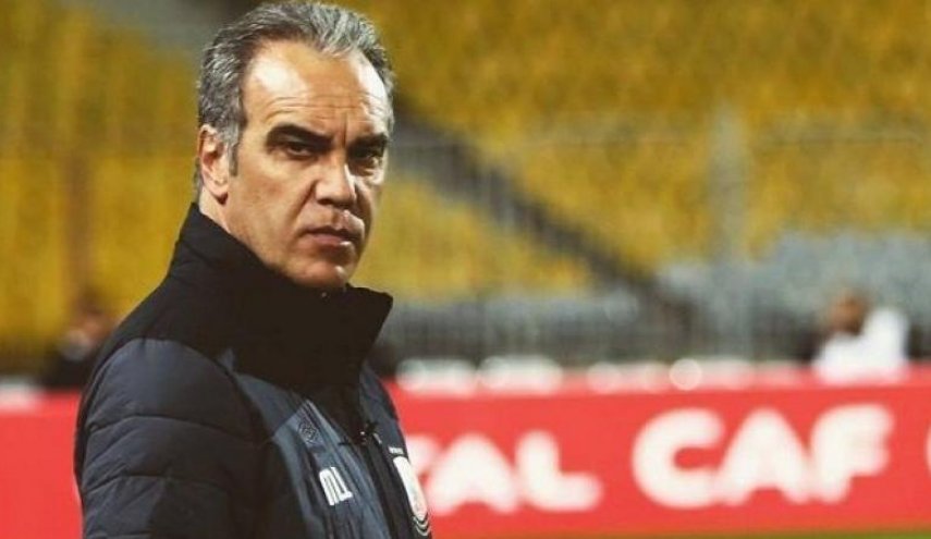 الأهلي المصري يقيل مدربه