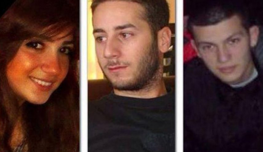 فيلم وثائقي مفبرك يظهر فتاة من حمص وأمها والشهداء الثلاثة
