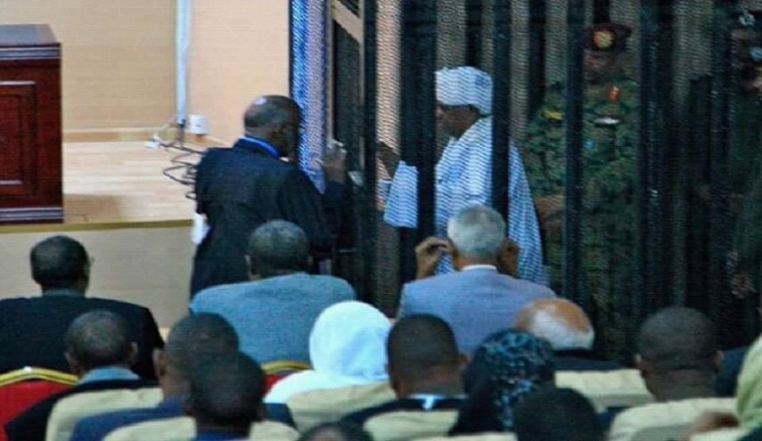 البشير يمثل مرة ثانية أمام المحكمة السبت القادم 