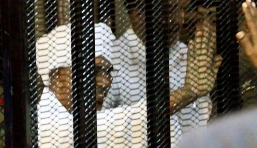 قضاة سابقون يكشفون 'الهدف الحقيقي' لمحاكمة البشير