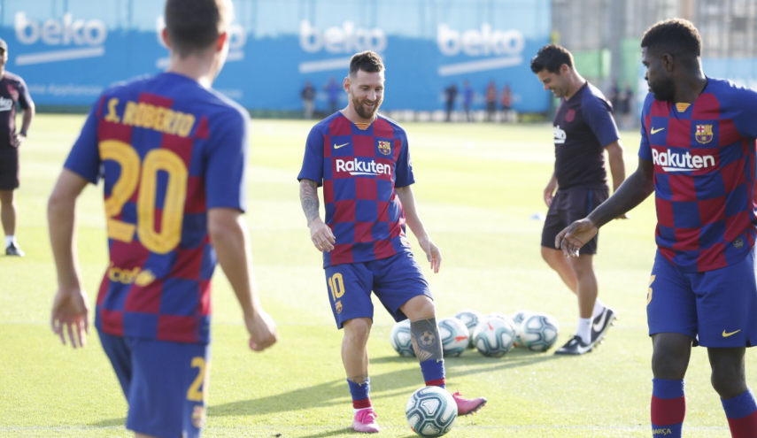 ميسي يعود إلى تدريبات برشلونة بعد إصابته في القدم اليمنى