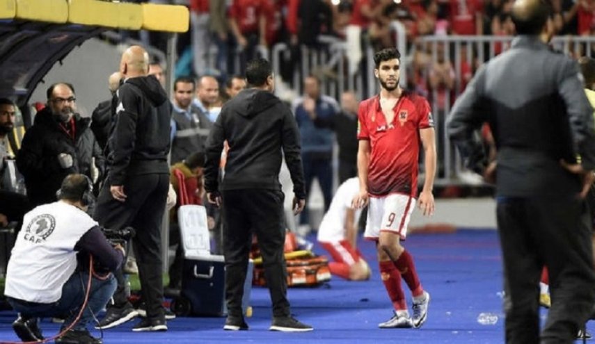الأهلي المصري يتخلى عن مهاجمه المغربي أزارو خلال ٤٨ ساعة