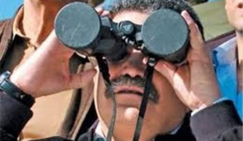 وزير صهيوني سابق يحلق شاربه لأول مرة منذ 47 عاماً!
