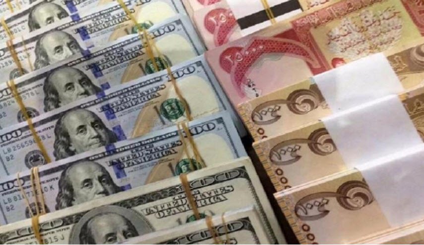 انخفاض سعر صرف الدولار في بورصة الأسواق المحلية العراقية
