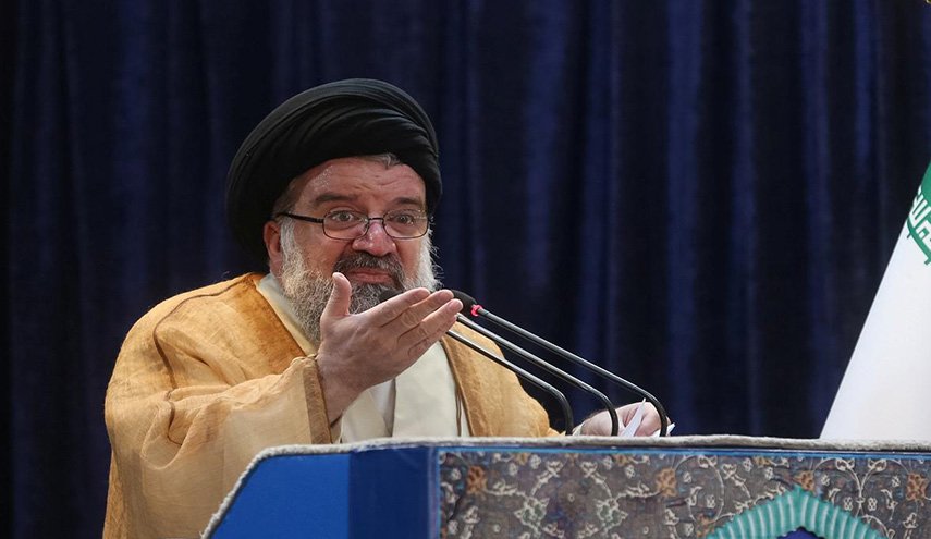 خطيب جمعة طهران: اميركا واوروبا وجهان لعملة واحدة