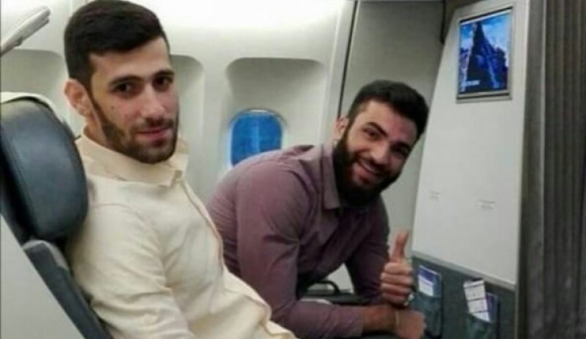 والدتا الشهيدين 'ياسر وحسن' وآخر لحظات اللقاء