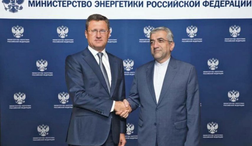 ایران تبحث مع روسیا التعامل في سوق النفط العالمية