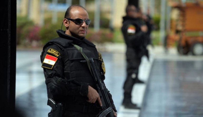 فيديو 'السيارة الفارهة' يثير جدلا في مصر والأمن يتدخل