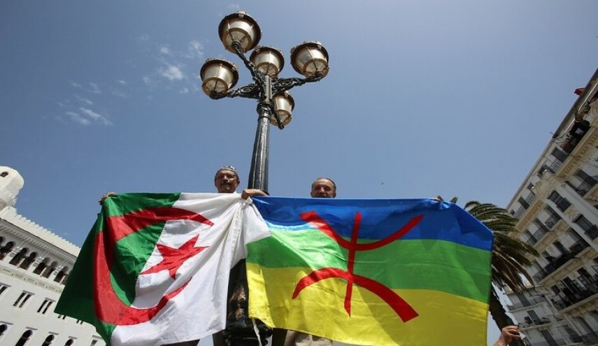 الجزائر.. القضاء يرفض الإفراج عن 4 معتقلين رفعوا رايات أمازيغية 