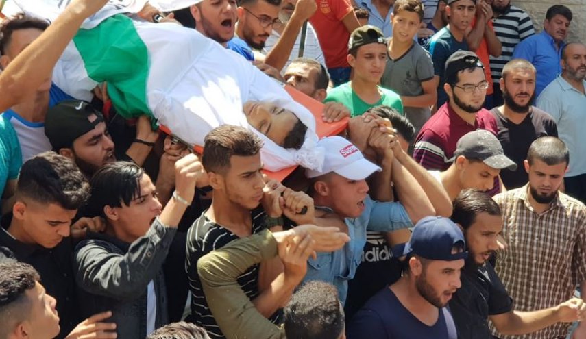 آلاف الفلسطينيين يشيعون شهيدي مسيرات العودة في غزة

