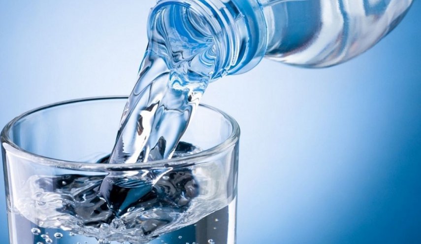 هل تنسون شرب الماء؟ إليكم حيلة لا تخطر ببالكم لتتذكروا