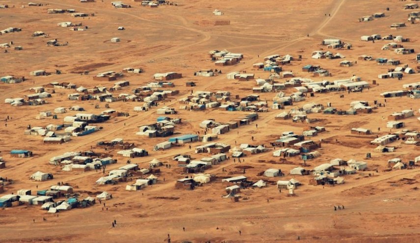 الهلال الأحمر السوري يدخل مساعدات إنسانية إلى مخيم الركبان
