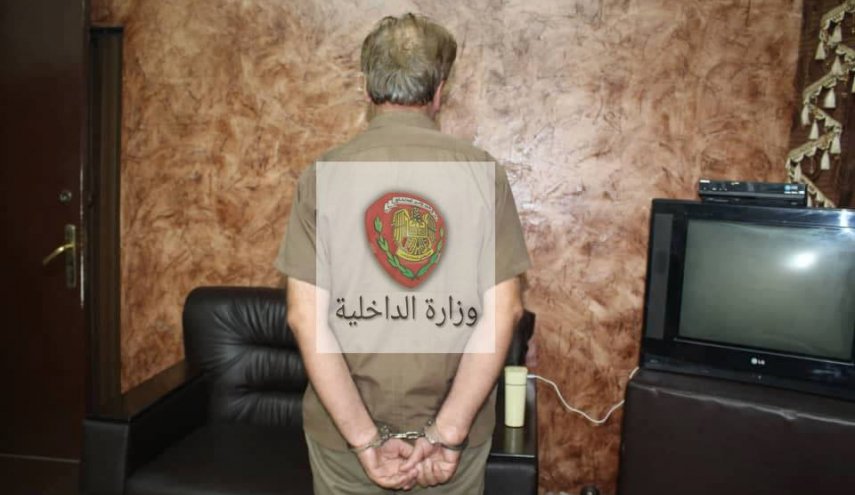 القبض على نصاب انتحل صفة ضابط سوري.. هكذا خدع المواطنين!
