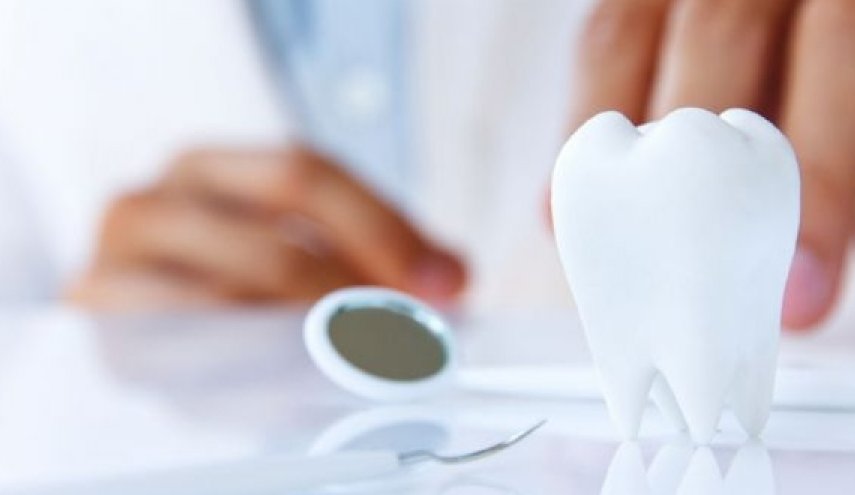 طبيب أسنان سوري يطوّر علاجا ثوريا ويسجله باسم جامعة تشرين
