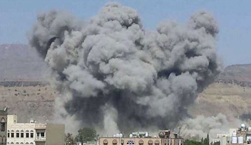 جريمة جديدة.. شهيد وجريح بغارات لطيران العدوان على حجة