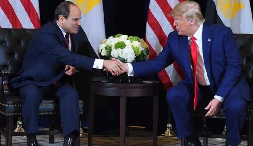 ترامب يضيع في غزل السيسي بين 