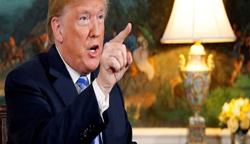 ترامب يبحث عمن فضحوا مكالمته مع رئيس أوكرانيا ويصفهم بالجواسيس
