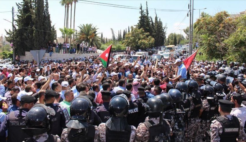 انتهاء اجتماع الحكومة الأردنية والمعلمين .. و الإضراب مستمر
