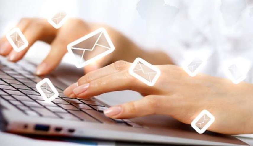 قصة غريبة..فتاة تتواصل مع أخيها المتوفي عبر الإنترنت!