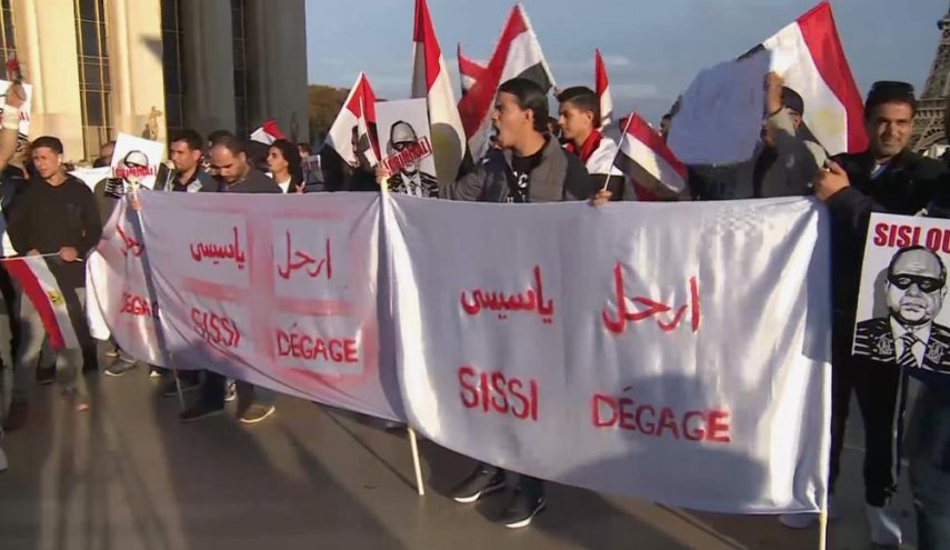 وقفة احتجاجية بباريس تطالب برحيل السيسي