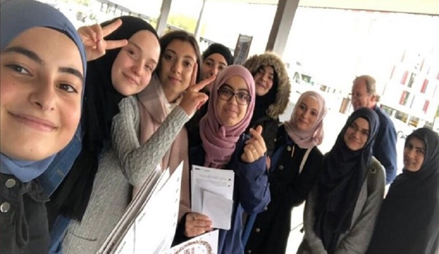 محاولة طعن مسلمات بسكين خلال فعالية مناهضة للتمييز