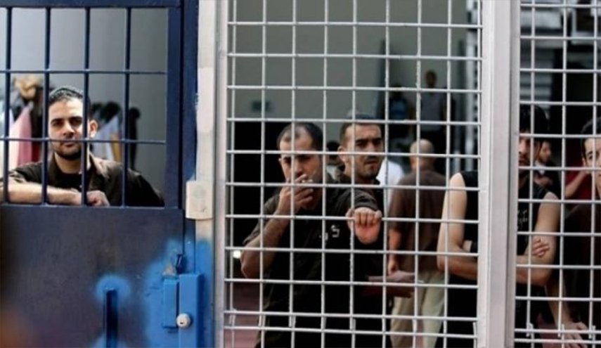  6 أسرى فلسطينيين بينهم أسيرة يواصلون الإضراب