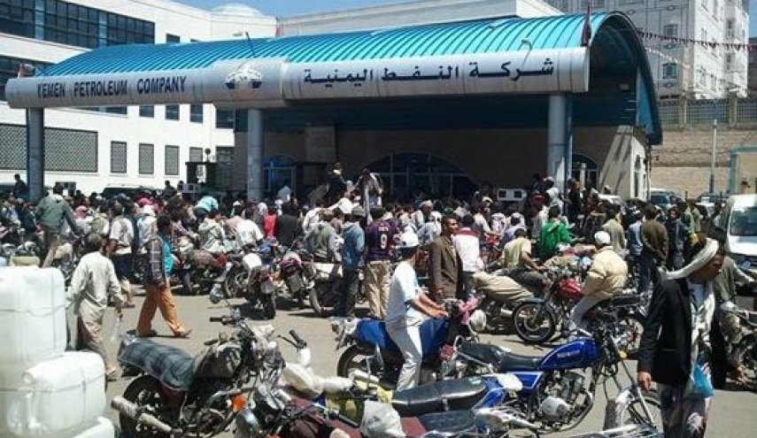 بعد فشلها ميدانيا..السعودية تنتقم من اليمنيين بسلاح النفط 