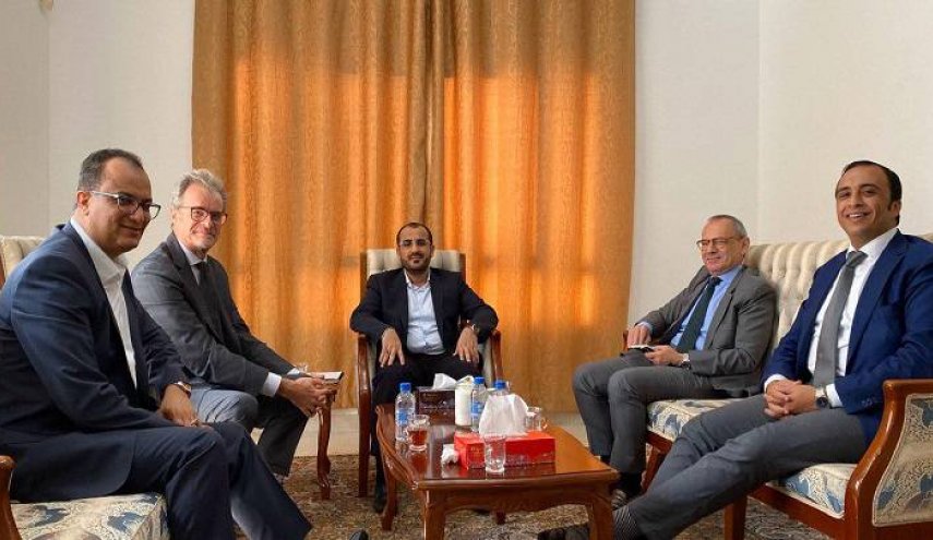 هذا ما جري بمسقط بين الوفد الوطني اليمني وسفير فرنسا 