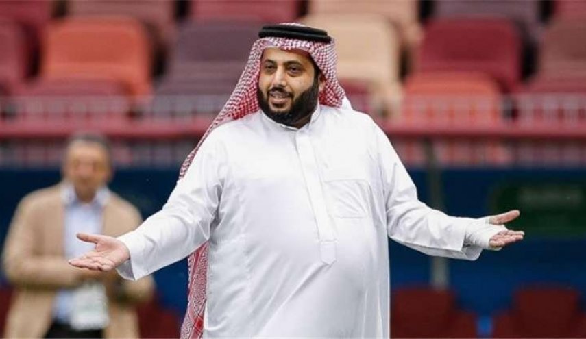 تركي آل الشيخ يروّج لأول عرض أزياء نسائي في السعودية