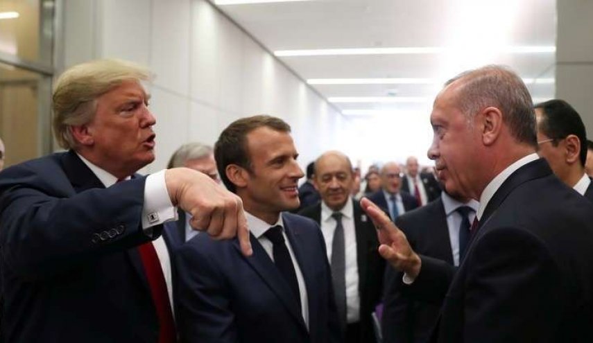 ترامب يزلق اردوغان بقشرة موز !