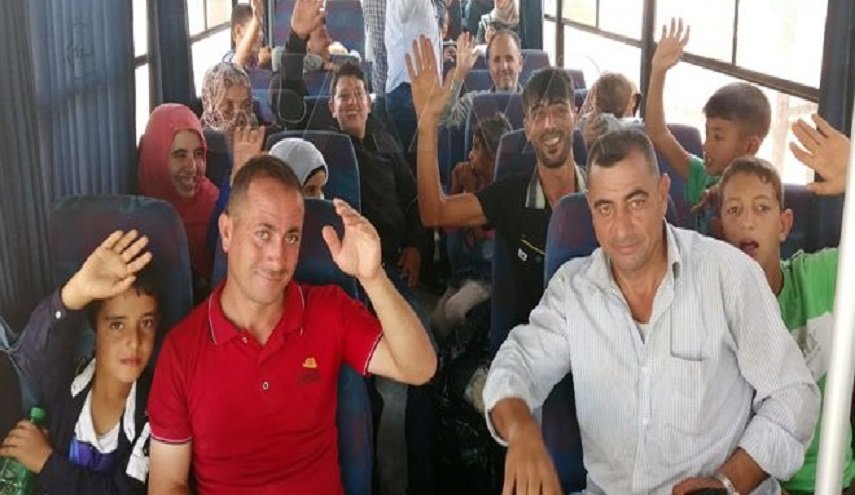 استمرار عودة المهجرين السوريين عبر معبر نصيب الحدودي