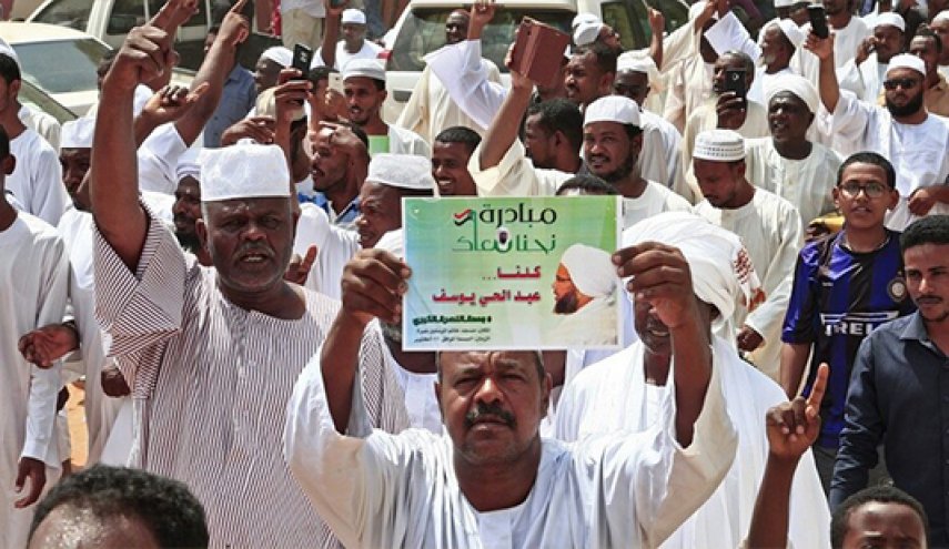 كرة القدم النسائية تثير ضجة في شوارع السودان