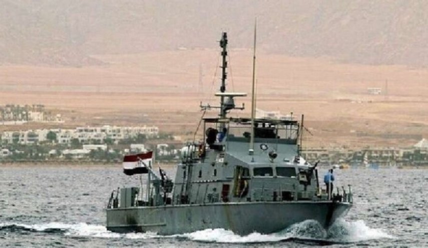 مصر... إنقاذ طاقم مروحية سقطت في البحر المتوسط